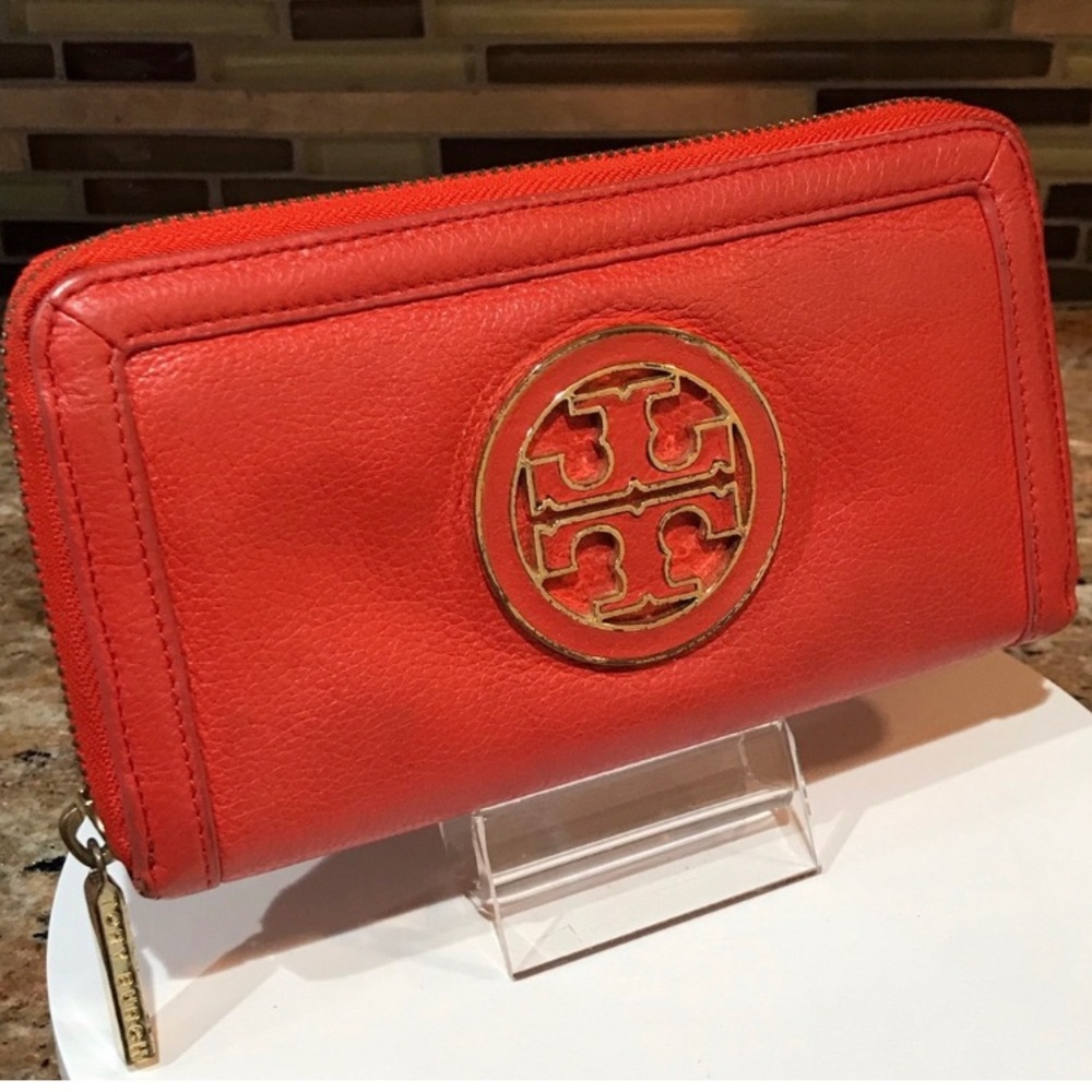 Authentic Tory Burch Signature Leather Zip Around Wallet 😍❤️